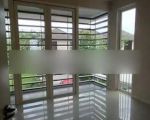thumbnail-rumah-model-minimalis-modern-dengan-banyak-bukaan-lingkungan-sudah-banyak-6