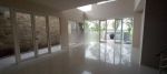 thumbnail-rumah-model-minimalis-modern-dengan-banyak-bukaan-lingkungan-sudah-banyak-8