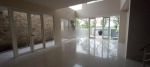 thumbnail-rumah-model-minimalis-modern-dengan-banyak-bukaan-lingkungan-sudah-banyak-1